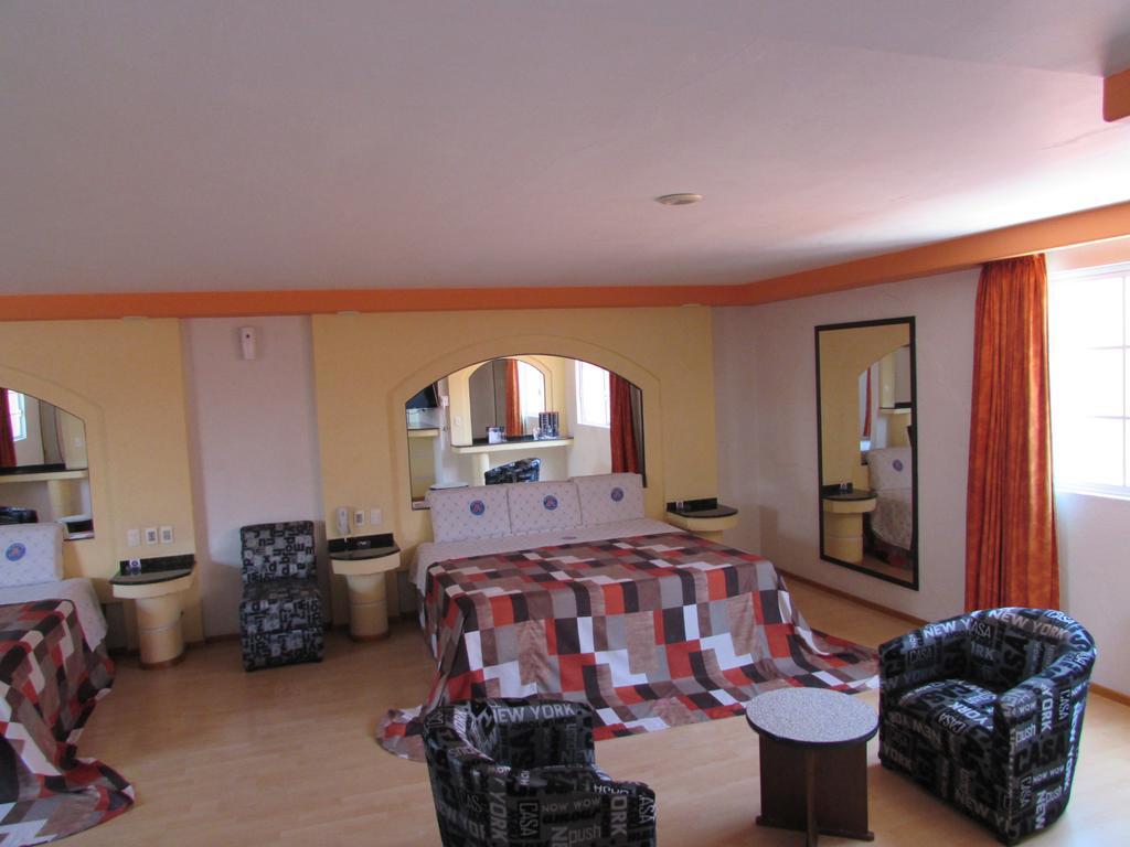 Motel Gran Vallarta (Adults Only) Celaya  Exterior photo