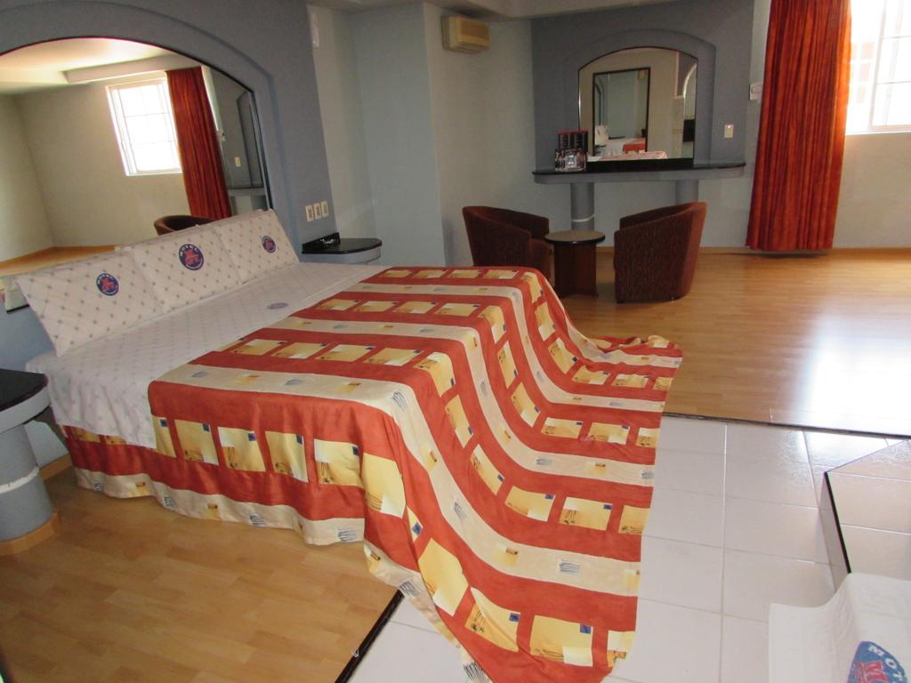 Motel Gran Vallarta (Adults Only) Celaya  Exterior photo