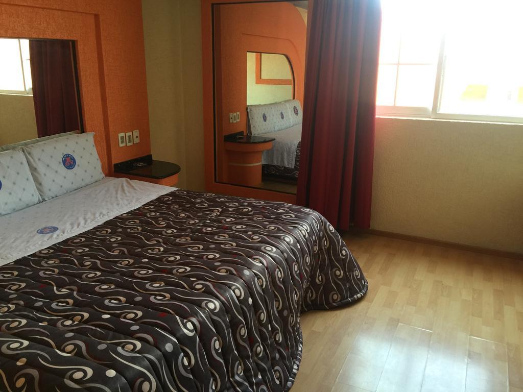 Motel Gran Vallarta (Adults Only) Celaya  Exterior photo