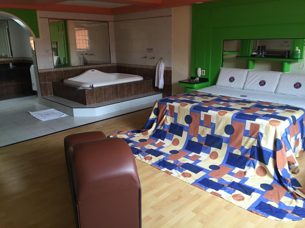 Motel Gran Vallarta (Adults Only) Celaya  Exterior photo